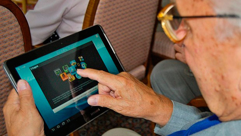 Las tablets del Plan Ibirapitá ayudarán a abatir la brecha digital de los adultos mayores