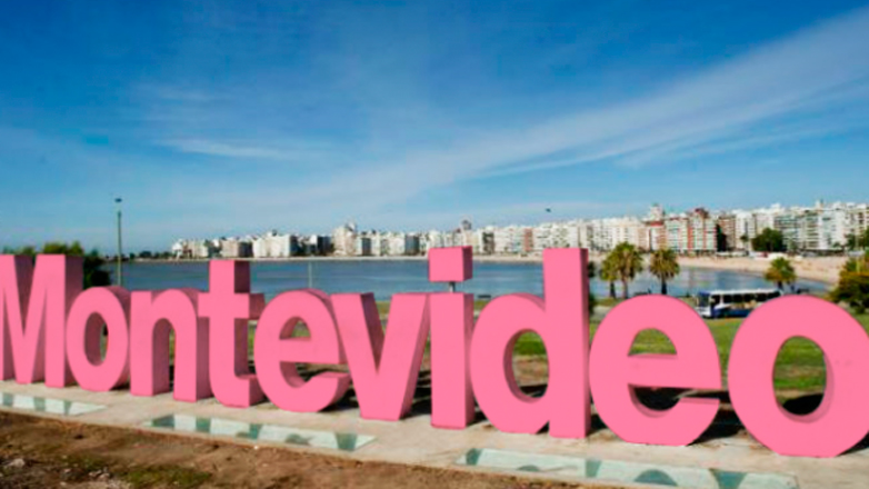 Montevideo se iluminó de rosa contra el cáncer de mama