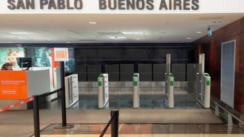 Aeropuerto de Carrasco mejora trámite migratorio y baja a 15 segundos el ingreso al país