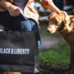 La campaña “Raza Perro” de Black & Liberty, promueve la adopción de perros que necesitan dueños responsables
