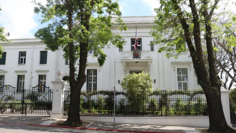 La Embajada de Reino Unido en Uruguay logró neutralizar sus emisiones de carbono