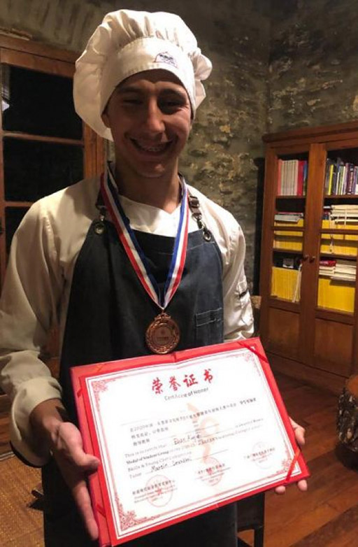 Uruguayo hizo un chivito al pan y ganó un concurso gastronómico en China